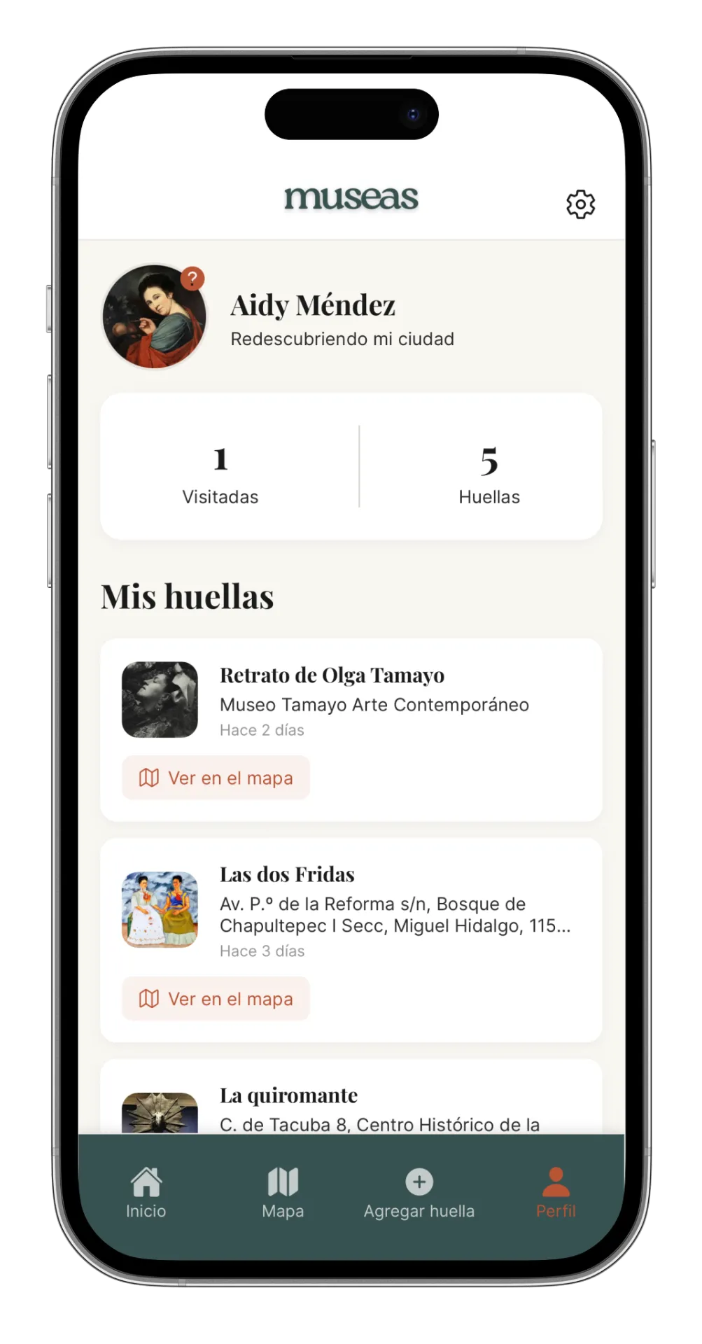 Pantalla de perfil de la app Museas mostrando espacios culturales visitados y huellas artísticas contribuidas por la comunidad