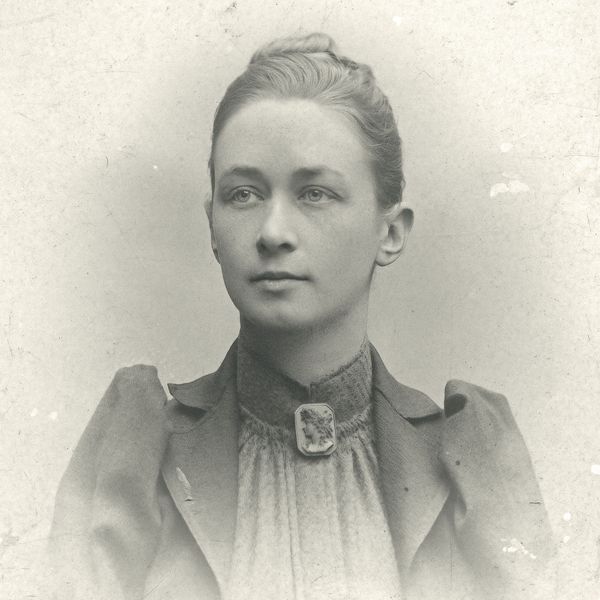 Retrato de Hilma af Klint (1862–1944)